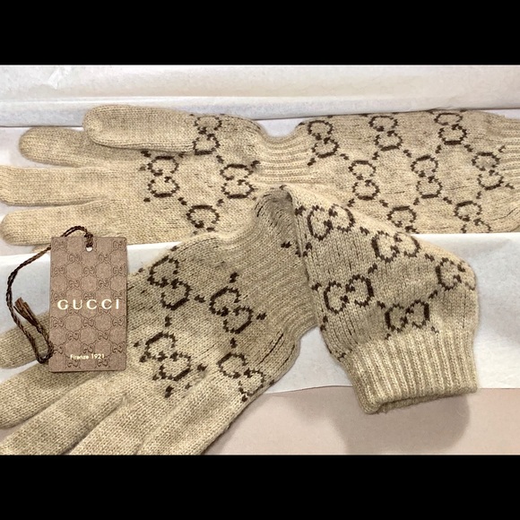 GUCCI Accessories - RARE GUCCI GG 100% CASHMERE SLOUCH GLOVES Size S